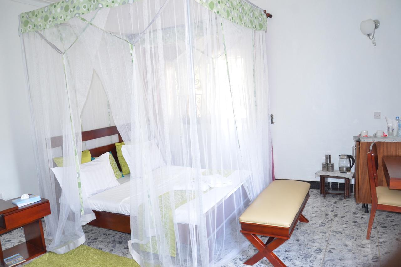 Sheevy"S Bed N Breakfast Fort Portal Esterno foto