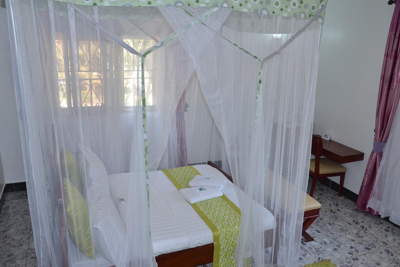 Sheevy"S Bed N Breakfast Fort Portal Esterno foto